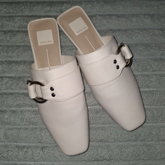 NEW Dolce Vita Women 8 Cream Slip-On Mules Buckles - Picture 9 of 9